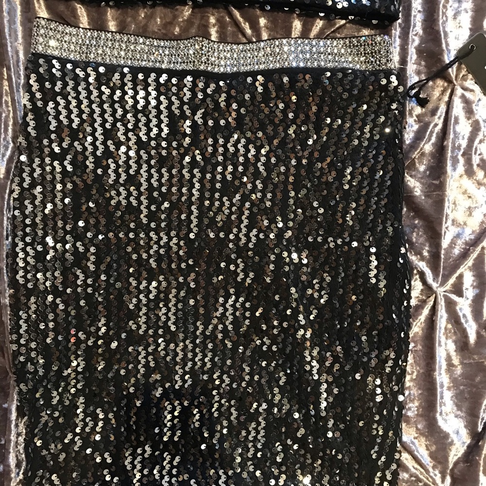 Two Piece Glam - Picture 4 of 11
